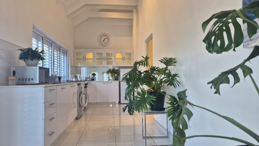 To Let 2 Bedroom Property for Rent in Middedorp Western Cape